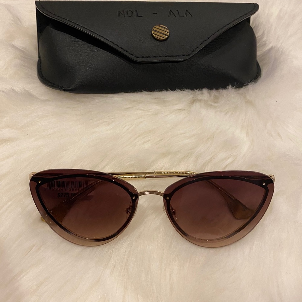 Sungglases Brand new